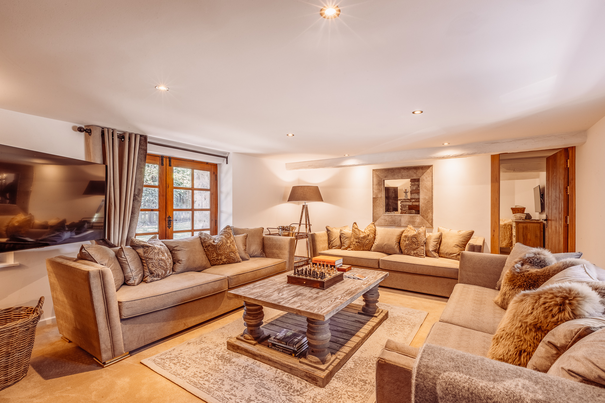 170922 Rose Walls Internals-1